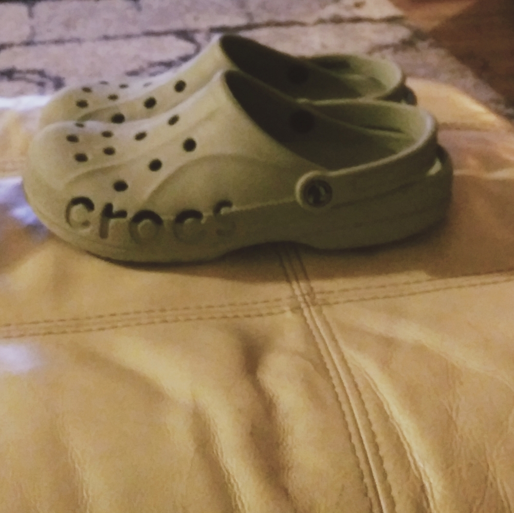 💖Crocs Grey.  Men's size 8